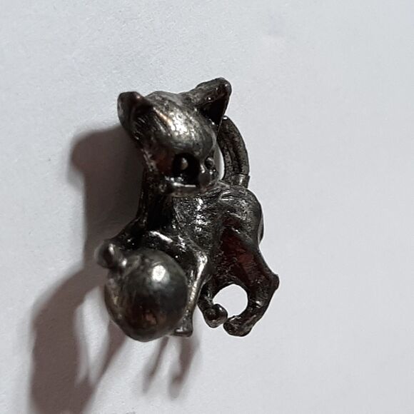 Dog/Cat Pin Animal Lover Tie Tack Pinback Lapel Collectible Collector - Picture 3 of 6